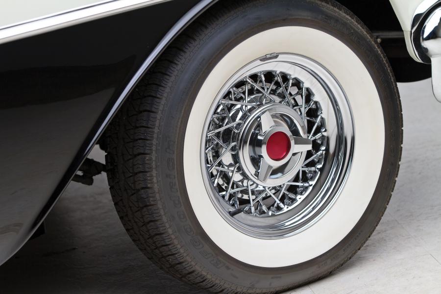  Oldsmobile Super 88 Convertible 1955 года  (фото 13 из 23)